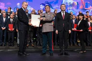 Эрдоган вручил медаль вице-министру по ЧС РК Ибрагиму Кульшимбаеву за помощь после землетрясения