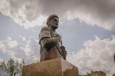 В Астане открыли бюст таджикско-персидскому ученому и философу Ибн Сине