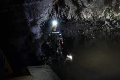 Пожар на шахте в Карагандинской области: два человека в тяжелом состоянии, пятерых ищут