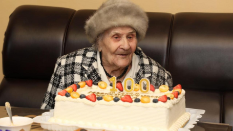 Со столетним юбилеем ветерана Великой Отечественной войны из Караганды поздравили военные