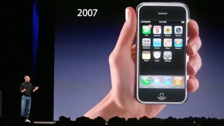 iPhone первого поколения продан на аукционе в США за рекордные $190 000