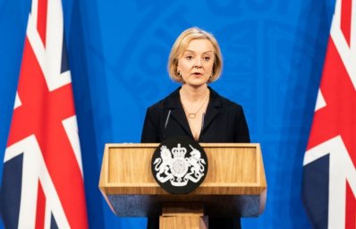 Британские парламентарии-консерваторы призвали премьер-министра Трасс уйти в отставку