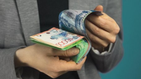 Среднемесячная заработная плата в Казахстане превысила 350 тысяч тенге