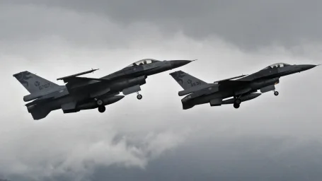 Байден одобрил обучение украинских военных управлению F-16
