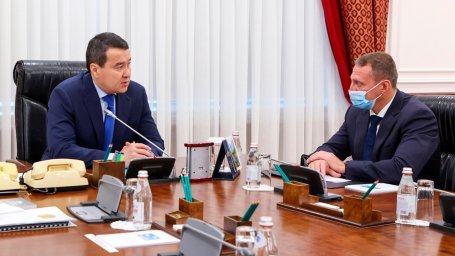Премьер-Министр РК провел встречу с министром туризма Израиля Йоэлем Развозовым