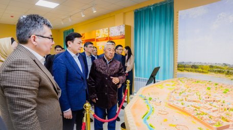 Алтай Кульгинов ознакомился со строительством визит-центра в Атырауской области