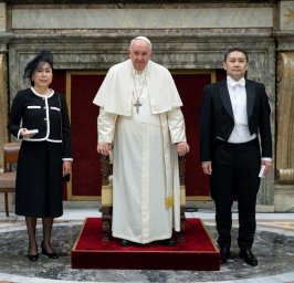 Посол Казахстана вручил верительные грамоты Папе Римскому Франциску
