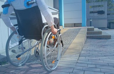 ​Более 60 млн тенге штрафов заплатили организации в РК за отсутствие доступа для лиц с инвалидностью