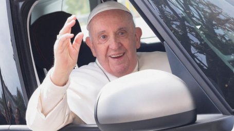 Папа римский Франциск пропустит процессию Страстной пятницы