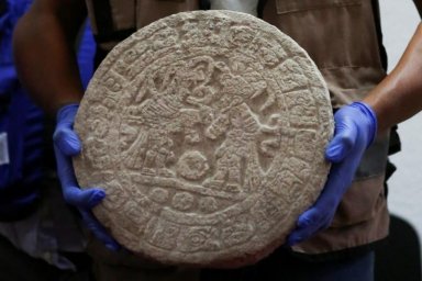 Спортивное табло, которому 1200 лет. Найден диск с изображением майя, играющих в мяч