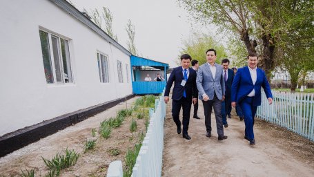 Аварийные школы Кызылординской области посетил Алтай Кульгинов